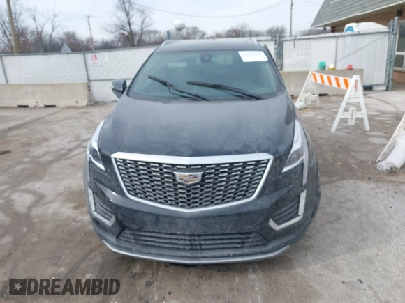 2021 Cadillac XT5 AWD Premium Luxury with VIN 1GYKNDRS7MZ168493, listed as a IAAI auction lot 41395162 with 33,064 mi miles. Bid and sale history available at carsss.com. Image 12.