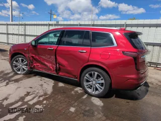 2024 Cadillac XT6 AWD Premium Luxury z VIN 1GYKPDRSXRZ711949, wystawiony jako Copart lot #53997145 z przebiegiem 8529 mil mil oraz Szkody całkowita. Historia ofert i sprzedaży dostępna na DreamBid. Obrazek 2.
