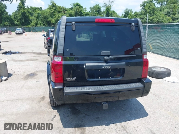 2008 Jeep Commander Sport z VIN 1J8HG48K08C132383, wystawiony jako IAAI lot #42600242 z przebiegiem 167 206 mil mil oraz . Historia ofert i sprzedaży dostępna na DreamBid. Obrazek 17.