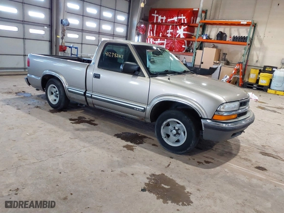 2000 Chevrolet S-10 LS with VIN 1GCCS1449YK187118, listed as a IAAI auction lot 41278247 with 0 mi miles. Bid and sale history available at carsss.com. Image 1.