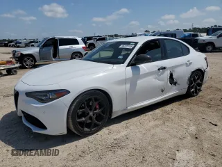2020 Alfa Romeo Giulia Ti Sport z VIN ZARFAMBN1L7636628, wystawiony jako Copart lot #56220145 z przebiegiem 59 768 mil mil oraz Szkoda całkowita • Salvage title. Historia ofert i sprzedaży dostępna na DreamBid. Obrazek 1.