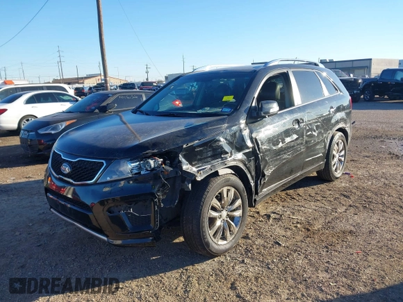 2013 Kia Sorento SX with VIN 5XYKW4A27DG393624, listed as a IAAI auction lot 41404019 with 203,597 mi miles. Bid and sale history available at carsss.com. Image 2.