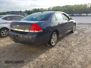 2008 Chevrolet Impala LS z VIN 2G1WB58K989205060, wystawiony jako IAAI lot #41964839 z przebiegiem 241 756 mil mil oraz . Historia ofert i sprzedaży dostępna na DreamBid. Obrazek 4.