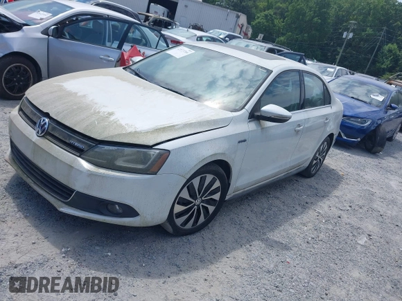 2013 Volkswagen Jetta Hybrid SE with VIN 3VW637AJ1DM249392, listed as a IAAI auction lot 42577266 with 109,026 mi miles and . Bid and sale history available at DreamBid. Image 2.