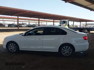 2013 Volkswagen Jetta SE z VIN 3VWDP7AJ5DM374598, wystawiony jako IAAI lot #42498082 z przebiegiem 144 285 mil mil oraz . Historia ofert i sprzedaży dostępna na DreamBid. Obrazek 14.