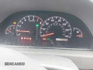 2005 Toyota Camry STD z VIN 4T1BE32K05U555388, wystawiony jako IAAI lot #42119726 z przebiegiem 148 376 mil mil oraz . Historia ofert i sprzedaży dostępna na DreamBid. Obrazek 7.