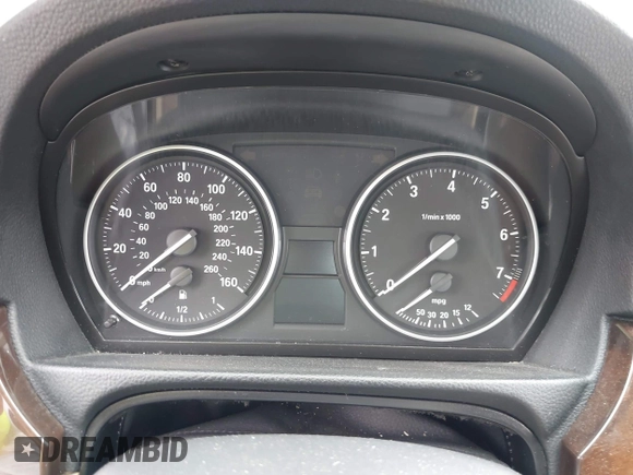 2011 BMW 3 Series 328i xDrive z VIN WBAPK7C56BA972088, wystawiony jako IAAI lot #42123166 z przebiegiem Nie podano mil oraz . Historia ofert i sprzedaży dostępna na DreamBid. Obrazek 7.