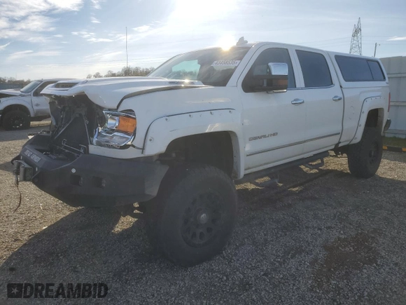 2019 GMC Sierra 2500HD Denali with VIN 1GT12SEY8KF101389, listed as a Copart auction lot 43458535 with 199,041 mi miles and Salvage Title. Bid and sale history available at carsss.com. Image 1.
