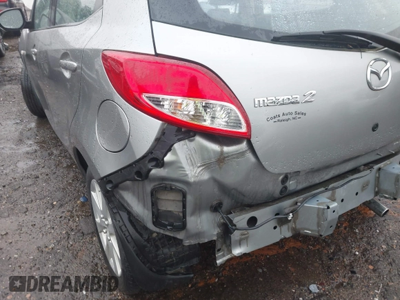 2011 Mazda 2 Sport with VIN JM1DE1HY1B0127409, listed as a IAAI auction lot 42015727 with 154,385 mi miles. Bid and sale history available at carsss.com. Image 6.