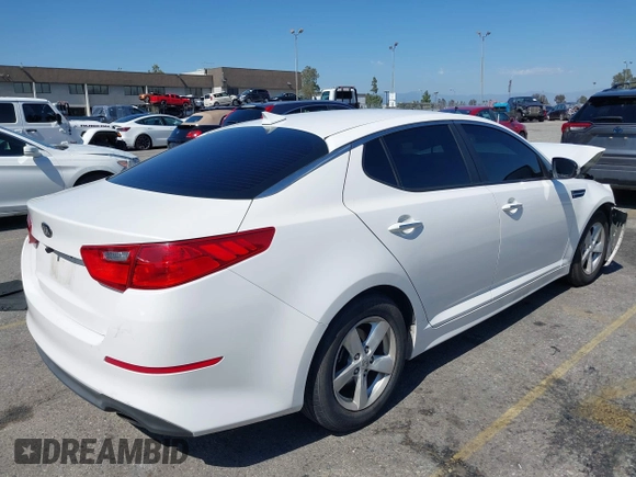 2015 Kia Optima LX z VIN KNAGM4A71F5594595, wystawiony jako IAAI lot #42226773 z przebiegiem 133 194 mil mil oraz . Historia ofert i sprzedaży dostępna na DreamBid. Obrazek 4.