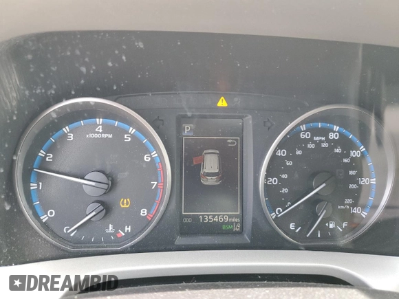2018 Toyota RAV4 XLE with VIN 2T3WFREV2JW458816, listed as a Copart auction lot 53235105 with 135,469 mi miles and Salvage Title. Bid and sale history available at DreamBid. Image 9.
