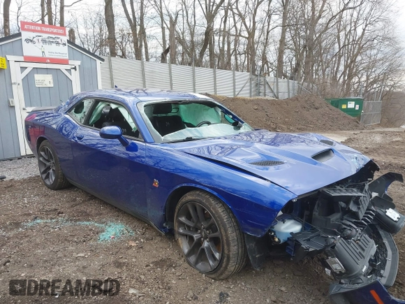 2021 Dodge Challenger R/T Scat Pack Widebody z VIN 2C3CDZFJXMH615361, wystawiony jako IAAI lot #41911374 z przebiegiem 27 159 mil mil oraz . Historia ofert i sprzedaży dostępna na DreamBid. Obrazek 1.