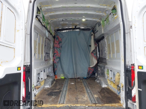 2017 Ford Transit z VIN 1FTYR3XM1HKA71226, wystawiony jako IAAI lot #41067318 z przebiegiem 469 620 mil mil oraz . Historia ofert i sprzedaży dostępna na DreamBid. Obrazek 8.