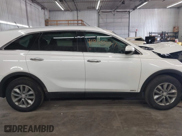 2017 Kia Sorento LX z VIN 5XYPGDA38HG281058, wystawiony jako IAAI lot #41966507 z przebiegiem 120 123 mil mil oraz . Historia ofert i sprzedaży dostępna na DreamBid. Obrazek 14.