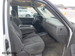 2003 Chevrolet Silverado 1500 Work Truck with VIN 2GCEC19XX31120402, listed as a IAAI auction lot 41638819 with 186,034 mi miles. Bid and sale history available at carsss.com. Image 5.