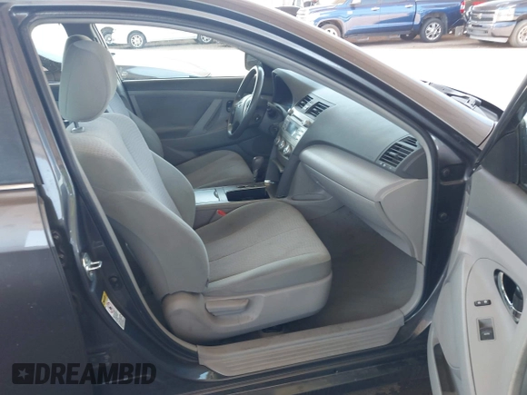 2011 Toyota Camry LE z VIN 4T4BF3EK2BR217131, wystawiony jako IAAI lot #42407641 z przebiegiem 215 048 mil mil oraz . Historia ofert i sprzedaży dostępna na DreamBid. Obrazek 5.