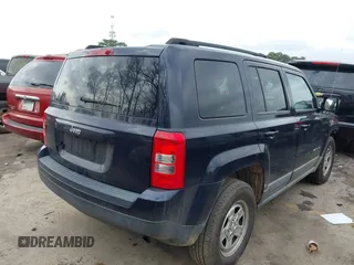 2011 Jeep Patriot Latitude with VIN 1J4NT1GB5BD140710, listed as a IAAI auction lot 41499486 with 182,809 mi miles. Bid and sale history available at carsss.com. Image 4.