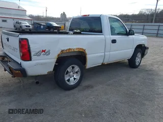 2006 Chevrolet Silverado 1500 Work Truck with VIN 1GCEK14XX6Z282116, listed as a IAAI auction lot 41864276 with 227,306 mi miles. Bid and sale history available at carsss.com. Image 4.