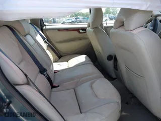 2005 Volvo V70 with VIN YV1SW592152477048, listed as a IAAI auction lot 41875105 with 137,395 mi miles. Bid and sale history available at carsss.com. Image 8.