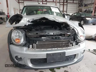 2011 MINI Clubman z VIN WMWZF3C56BT188312, wystawiony jako IAAI lot #41980882 z przebiegiem 143 669 mil mil oraz . Historia ofert i sprzedaży dostępna na DreamBid. Obrazek 13.