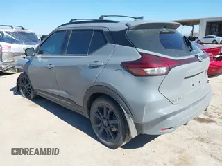 2021 Nissan Kicks SR z VIN 3N1CP5DV7ML556734, wystawiony jako IAAI lot #41652580 z przebiegiem 52 042 mil mil oraz . Historia ofert i sprzedaży dostępna na DreamBid. Obrazek 3.