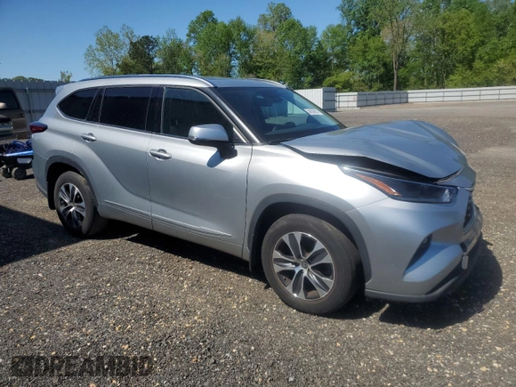 2021 Toyota Highlander XLE with VIN 5TDGZRBH3MS074401, listed as a Copart auction lot 54539505 with 49,325 mi miles and Salvage title. Bid and sale history available at DreamBid. Image 4.