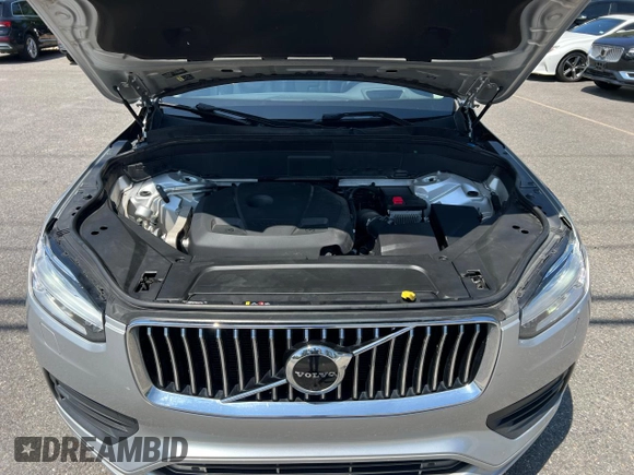 2021 Volvo XC90 Momentum z VIN YV4102CK7M1688329, wystawiony jako Copart lot #61495905 z przebiegiem 97 604 mil mil oraz Czysty tytuł • Clean title. Historia ofert i sprzedaży dostępna na DreamBid. Obrazek 8.