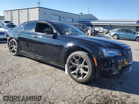 2022 Chrysler 300 S z VIN 2C3CCABG7NH179357, wystawiony jako Copart lot #86889524 z przebiegiem 64 952 mil mil oraz Szkoda całkowita • Salvage title. Historia ofert i sprzedaży dostępna na DreamBid. Obrazek 4.