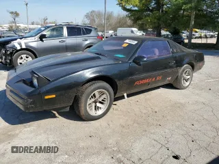 1988 Pontiac Firebird z VIN 1G2FS21E0JL238686, wystawiony jako Copart lot #77448584 z przebiegiem Nie podano mil oraz Czysty tytuł • Clean title. Historia ofert i sprzedaży dostępna na DreamBid. Obrazek 1.