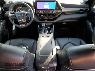 2023 Toyota Highlander L z VIN 5TDKDRAH5PS518845, wystawiony jako Copart lot #42203195 z przebiegiem 31 134 mil mil oraz Szkoda całkowita • Salvage title. Historia ofert i sprzedaży dostępna na DreamBid. Obrazek 8.