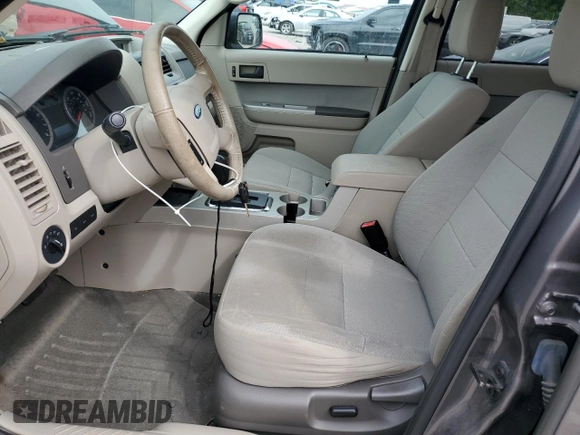 2012 Ford Escape XLT с VIN 1FMCU9DG7CKC03954, выставлен на аукционе Copart как лот 61026785 с пробегом 181 091 миль миль и Списание • Salvage title. История ставок и продаж доступна на DreamBid. Изображение 7.