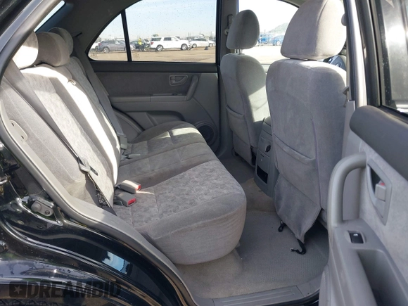 2005 Kia Sorento LX with VIN KNDJD733055359236, listed as a IAAI auction lot 41681533 with 204,755 mi miles. Bid and sale history available at carsss.com. Image 8.