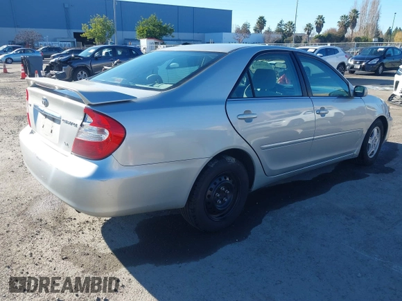 2002 Toyota Camry XLE z VIN 4T1BF30K82U506516, wystawiony jako IAAI lot #41278261 z przebiegiem 211 049 mil mil oraz . Historia ofert i sprzedaży dostępna na DreamBid. Obrazek 4.