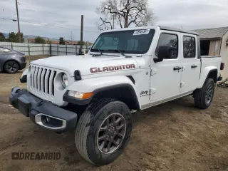 2022 Jeep Gladiator Overland with VIN 1C6HJTFG2NL103018, listed as a Copart auction lot 46127615 with 32,254 mi miles and Clean title. Bid and sale history available at DreamBid. Image 1.