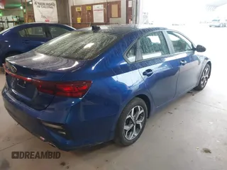 2020 Kia Forte LXS z VIN 3KPF24AD3LE225442, wystawiony jako IAAI lot #42012475 z przebiegiem 43 686 mil mil oraz . Historia ofert i sprzedaży dostępna na DreamBid. Obrazek 4.