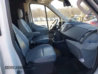 2019 Ford Transit z VIN 1FTYR1CM6KKB81786, wystawiony jako IAAI lot #41638685 z przebiegiem 87 476 mil mil oraz . Historia ofert i sprzedaży dostępna na DreamBid. Obrazek 5.