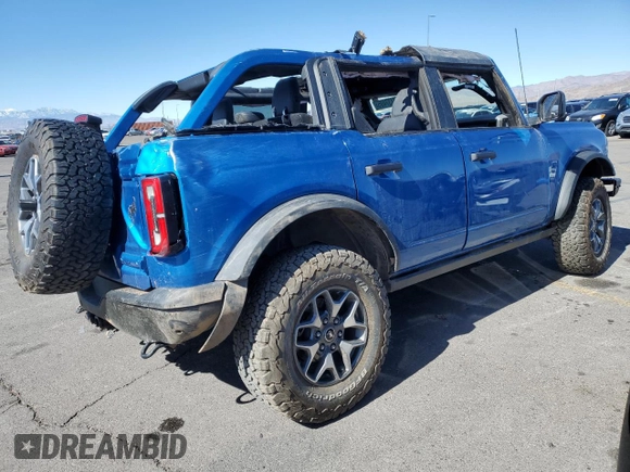 2021 Ford Bronco z VIN 1FMEE5DH6MLA74091, wystawiony jako Copart lot #46137495 z przebiegiem 54 780 mil mil oraz Szkoda całkowita • Salvage title. Historia ofert i sprzedaży dostępna na DreamBid. Obrazek 3.