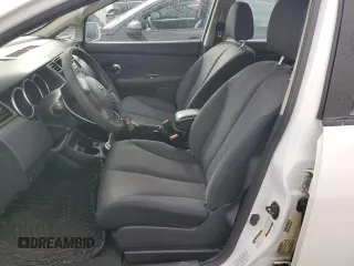 2009 Nissan Versa S z VIN 3N1BC13E89L383363, wystawiony jako Copart lot #72003164 z przebiegiem 104 953 mil mil oraz Szkoda całkowita • Salvage title. Historia ofert i sprzedaży dostępna na DreamBid. Obrazek 7.