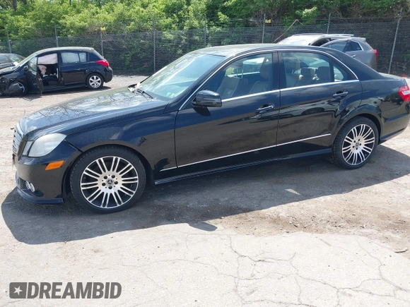 2010 Mercedes-Benz E 350 Luxury z VIN WDDHF8HB8AA105439, wystawiony jako IAAI lot #42092513 z przebiegiem 226 837 mil mil oraz . Historia ofert i sprzedaży dostępna na DreamBid. Obrazek 2.