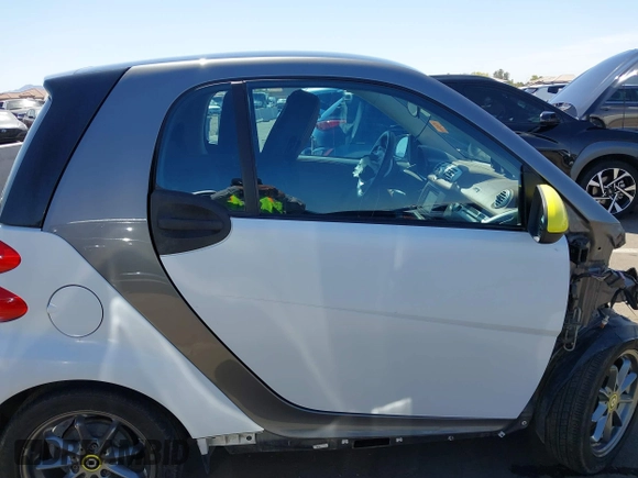 2014 Smart fortwo Pure с VIN WMEEJ3BA3EK741265, выставлен на аукционе IAAI как лот 42185357 с пробегом 56 753 миль миль и . История ставок и продаж доступна на DreamBid. Изображение 13.