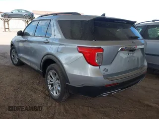 2024 Ford Explorer XLT with VIN 1FMSK7DH8RGA81728, listed as a IAAI auction lot 41671142 with 1,220 mi miles. Bid and sale history available at carsss.com. Image 3.