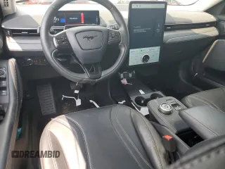 2022 Ford Mustang Mach-E Premium с VIN 3FMTK3SS2NMA17406, выставлен на аукционе Copart как лот 60129565 с пробегом 28 940 миль миль и Списание • Salvage title. История ставок и продаж доступна на DreamBid. Изображение 8.