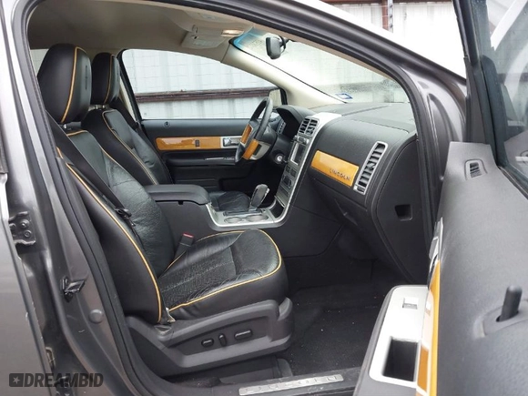 2009 Lincoln MKX with VIN 2LMDU68C89BJ10796, listed as a IAAI auction lot 41570182 with 201,400 mi miles. Bid and sale history available at carsss.com. Image 5.