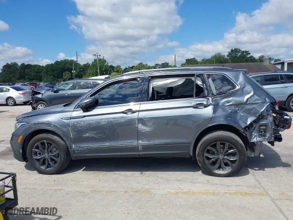 2023 Volkswagen Tiguan SE with VIN 3VVNB7AX5PM064693, listed as a IAAI auction lot 42033011 with 38,220 mi miles. Bid and sale history available at carsss.com. Image 14.