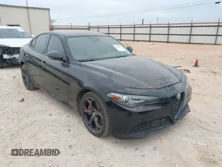 2019 Alfa Romeo Giulia Ti z VIN ZARFANBN4K7607998, wystawiony jako IAAI lot #42060837 z przebiegiem 70 460 mil mil oraz . Historia ofert i sprzedaży dostępna na DreamBid. Obrazek 1.