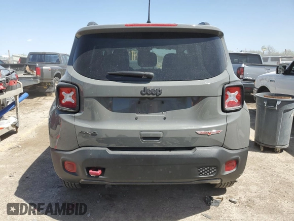 2022 Jeep Renegade Trailhawk z VIN ZACNJDC11NPN55195, wystawiony jako Copart lot #52811305 z przebiegiem 57 688 mil mil oraz Szkoda całkowita • Salvage title. Historia ofert i sprzedaży dostępna na DreamBid. Obrazek 6.