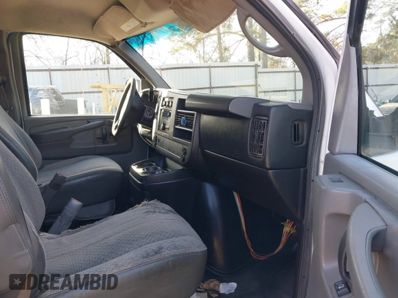 2014 GMC Savana Cargo z VIN 1GTW7GCA2E1169201, wystawiony jako IAAI lot #41648525 z przebiegiem 462 975 mil mil oraz . Historia ofert i sprzedaży dostępna na DreamBid. Obrazek 5.