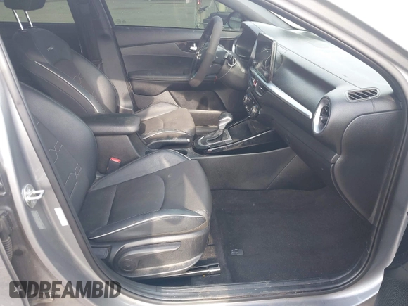 2023 Kia Forte GT-Line z VIN 3KPF54ADXPE665459, wystawiony jako IAAI lot #42102849 z przebiegiem 31 554 mil mil oraz . Historia ofert i sprzedaży dostępna na DreamBid. Obrazek 5.