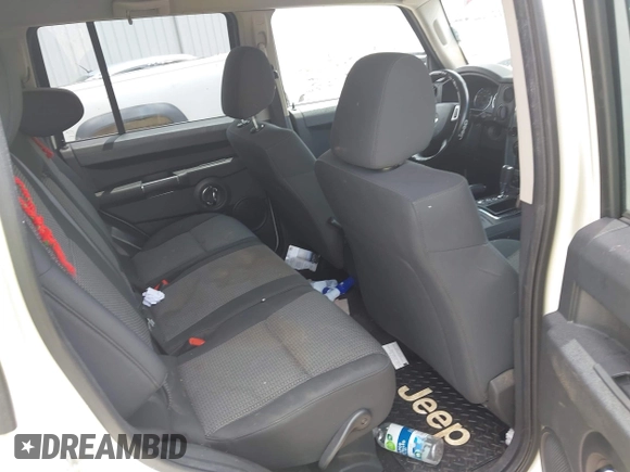 2010 Jeep Commander Sport z VIN 1J4RG4GK7AC127808, wystawiony jako IAAI lot #42479312 z przebiegiem 161 385 mil mil oraz . Historia ofert i sprzedaży dostępna na DreamBid. Obrazek 8.