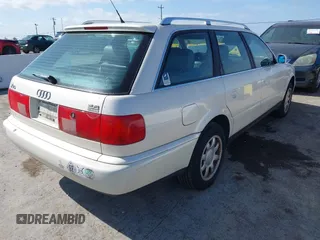 1996 Audi A6 z VIN WAUJA84A1TN104505, wystawiony jako IAAI lot #42039674 z przebiegiem 171 088 mil mil oraz . Historia ofert i sprzedaży dostępna na DreamBid. Obrazek 4.